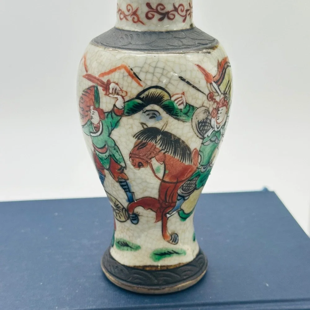 Vintage or Antique Chinese Nanking Crackle Glaze Vase Warrior Battle Scene 6.25